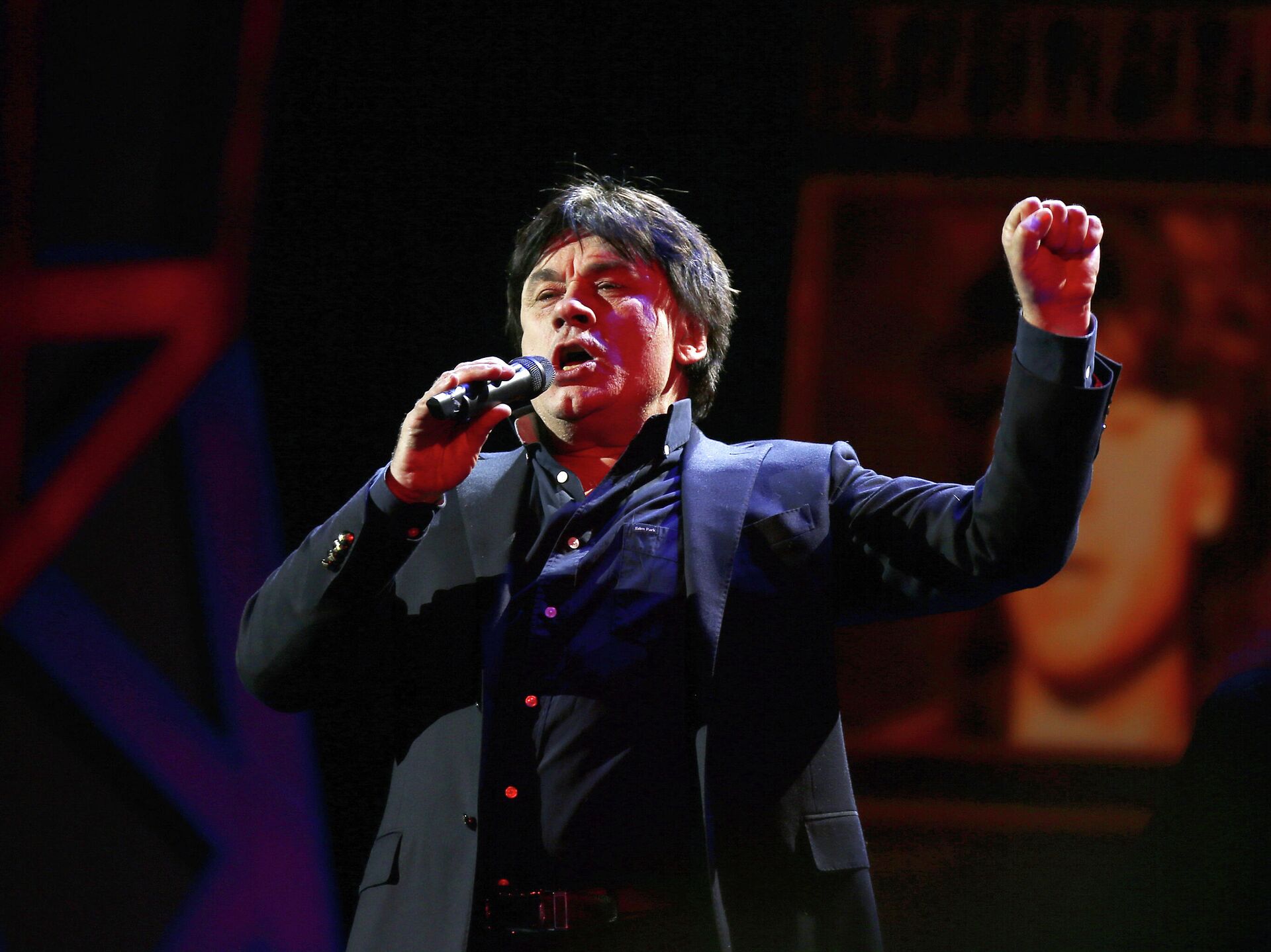 Александр Серов